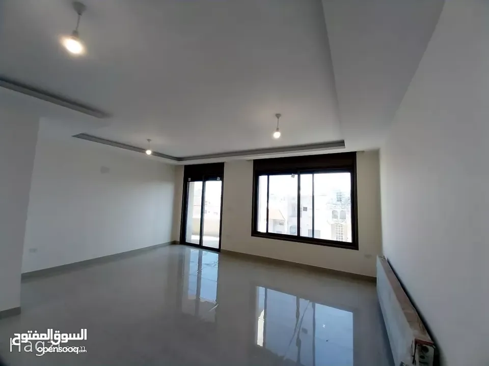 شقة طابق ثالث مع روف بمساحة 205  متر للبيع في منطقة ام السماق ( الرواب... ( Property ID : 30722 )