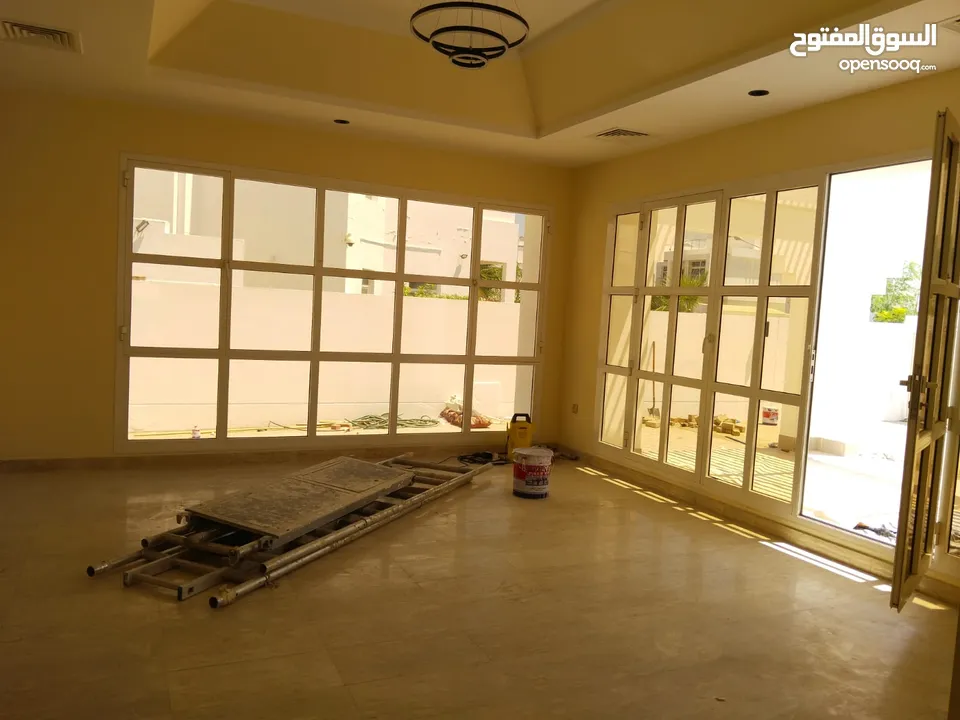 6Me33-Luxurious modern 5+1BHK Villa for rent in Qurm near Al Shati Street.