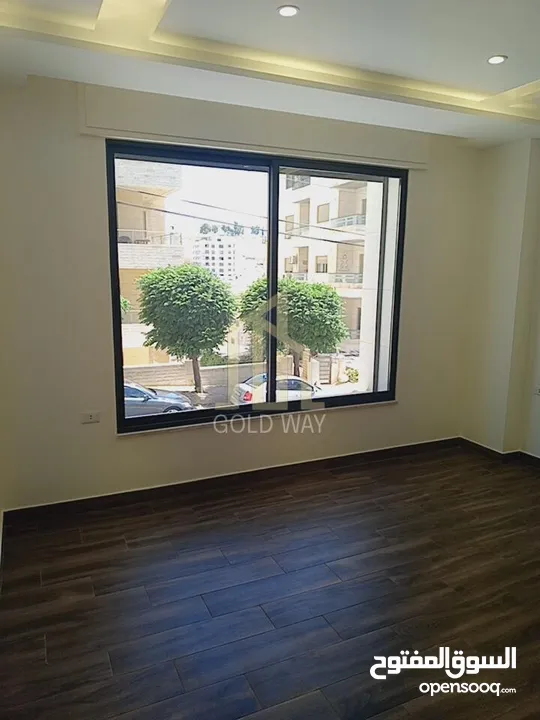 شقة مميزة للبيع طابق أول 290م في أجمل مناطق دير غبار/ ref 7012