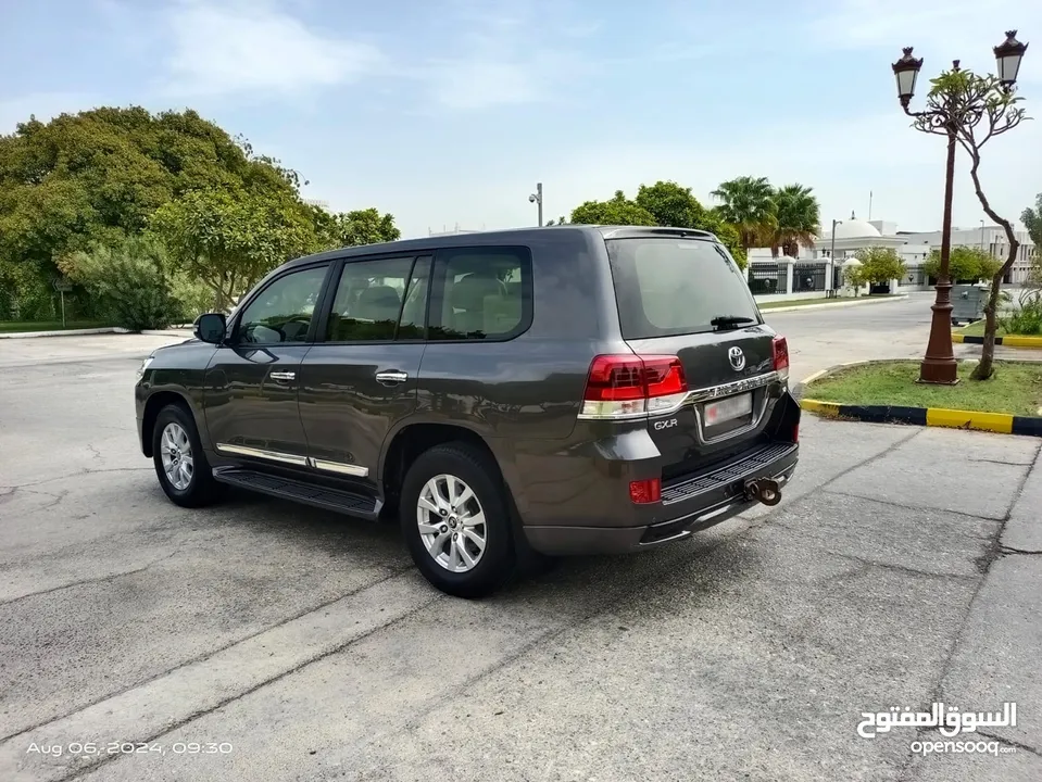 TOYOTA LAND CRUISER GXR V8