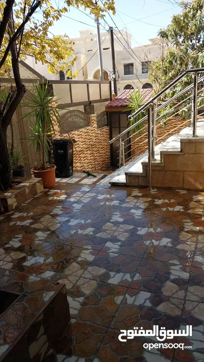 بيت مستقل على المطل (طابق واحد) مفروش/ للايجار يومي واسبوعي على الشارع مباشرة بمنطقة هادئة وراقية