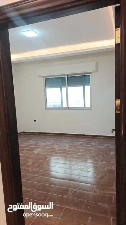 شقة مساحة 220م مميزة جداً للبيع طابقية كل طابق شقة / اسكان المهندسين مقابل منطقة حي الصحابة