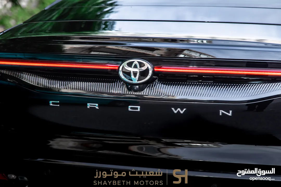 Toyota Crown hybrid 2023 premium