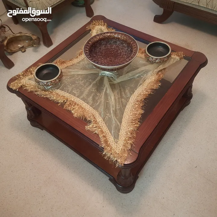 طقم كنب تقيل استخدام خفيف مع طقم سكملات خشب زان كامل