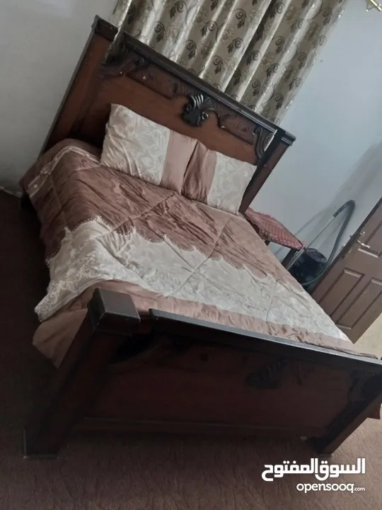 تخت غرفة نوم