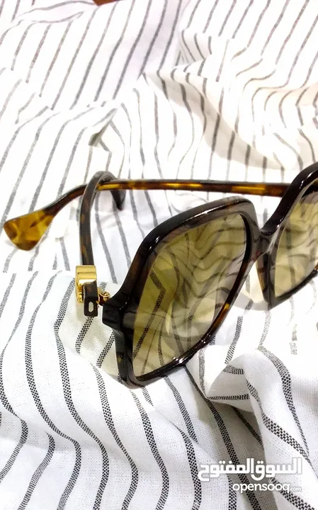 نظارات Gucci اصلية شبه جديدة.Authentic Gucci sunglasses