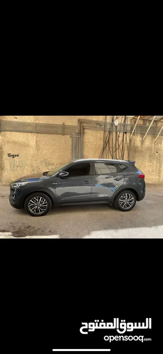 Hyundai Tucson بويه شركه فللللللل عدا فتحه  ب الورقه 5 عدسات led  بصمه  هوك