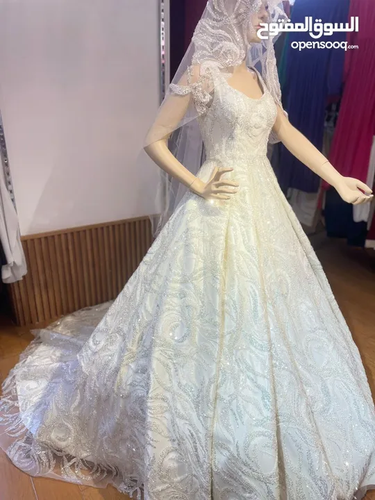 فستان زفاف بتفصيل مميزه