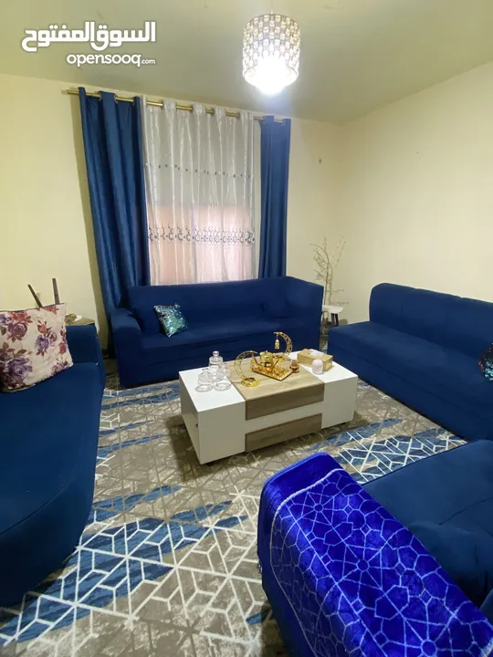 طقم كنب وطاولات وسجاده للبيع