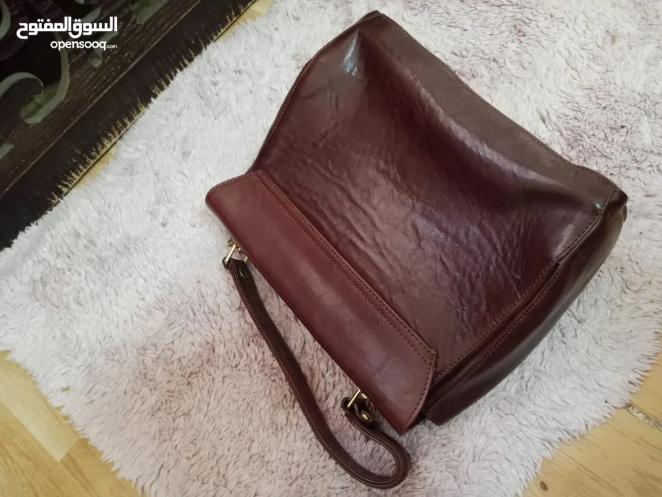 Valentino bag, 100% genuine leather, made in Italy  شنطة فالنتينو جلد اصلي طبيعي 100 ٪