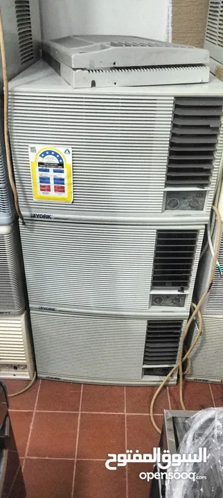 window type air conditioner in good condition 18,