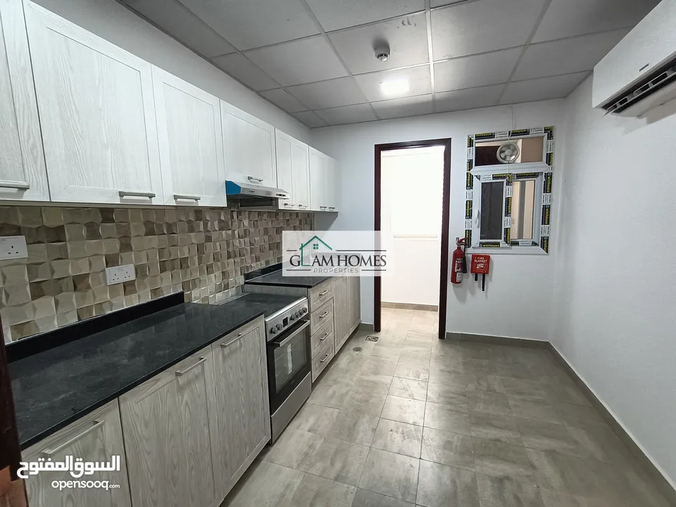 Cozy and spacious 2 bedroom apartment in Qurum Ref: 345S