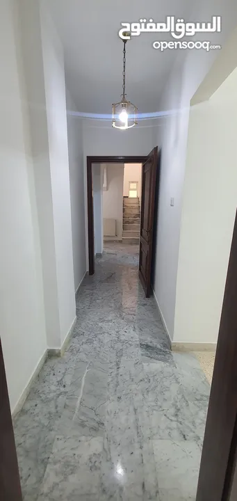 شقة مميزة مع روف كبير للبيع في خلدا – من المالك مباشرة