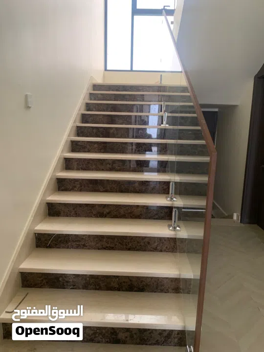 فيلا 6 غرف ماستر للبيع جاهز للسكن بسعر مميز  تشطيبات مودرن باركنج مغطي منطقه الريمان 2