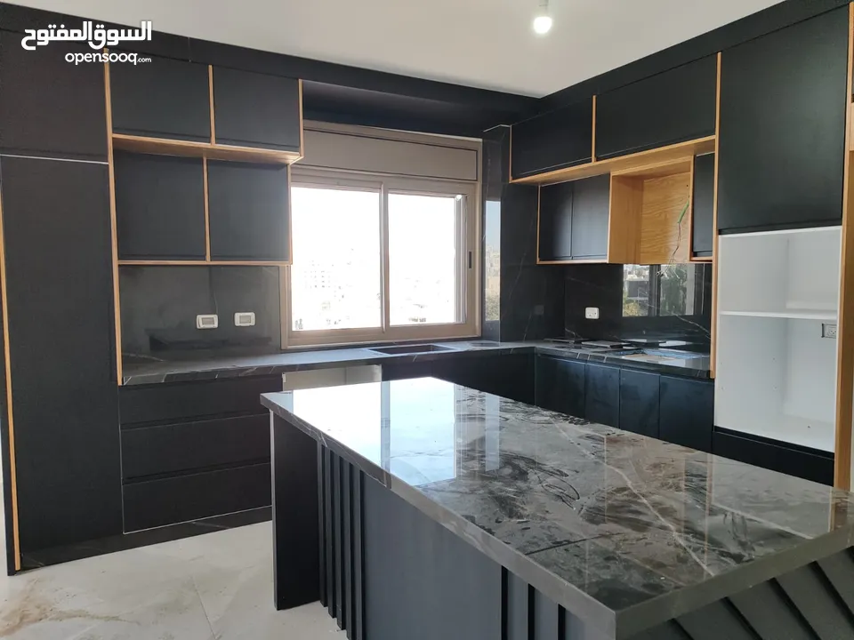 فرصتك للسكن في موقع مميز – عين منجد – إطلالة بانورامية