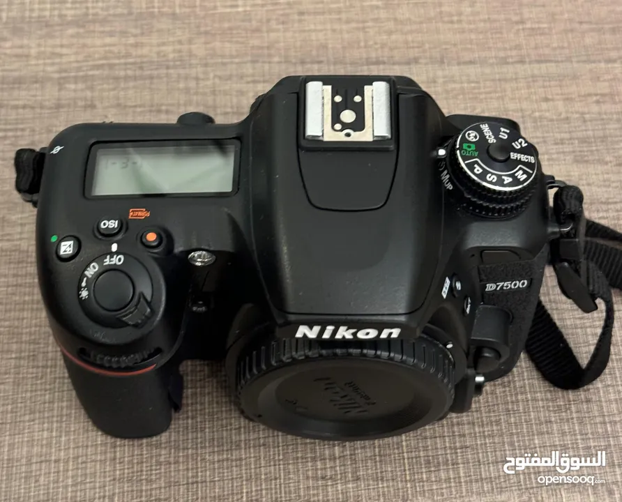 كاميرا نيكون D7500 جديدة مع عدسة 140-18 بسعر إجمالي للكاميرا وعدستها والبطارية والشاحن والحقيبة 395