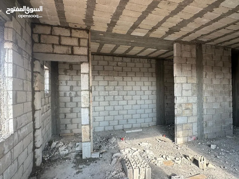 بيت مستقل للبيع في الذهيبه الشرقيه ق التشطيب أربع واجهات حجر مساحه البناء 220 متر