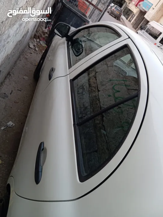 سيارة نيسان ميكرا للبيع