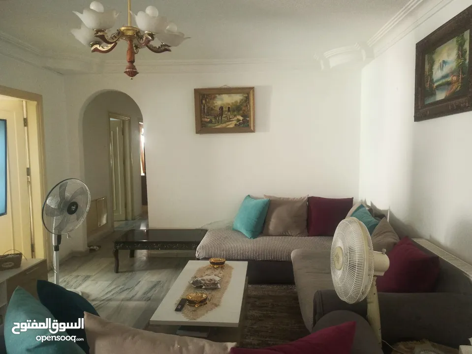 شقة مميزه للبيع،شارع المدينة المنوره خلف ماكدونلز 3نوم،ط1، تصلح للسكن او الاستثمار،من المالك مباشرة