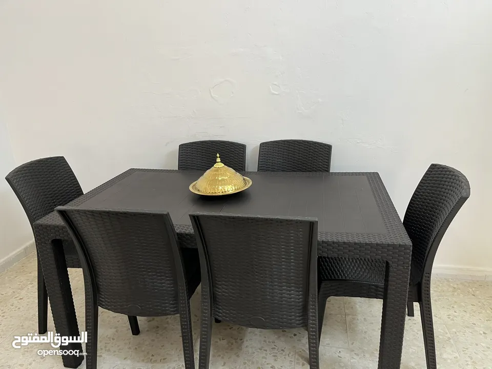 طقم كنابيات خشب زان مع طاولة سفرة