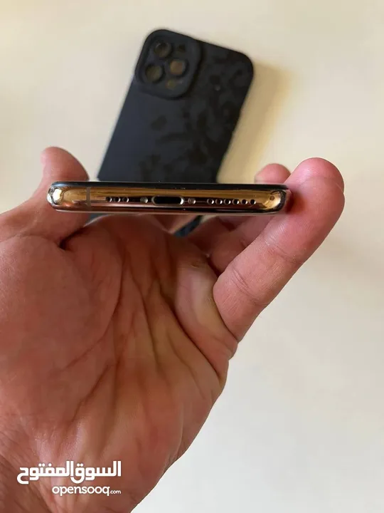 للبيع آيفون 11pro بسعر حرق