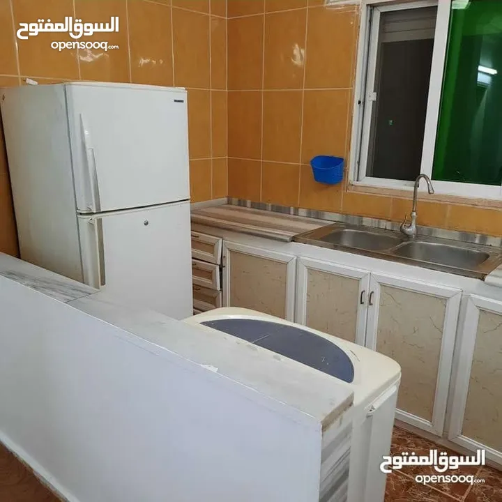 اربد غرب جامعه اليرموك - شقق مفروشه مشتركه للطالبات و الموظفات.، الشقه 3 غرف واسعه، الايجار للغرفه