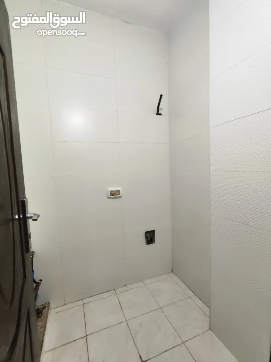 شقة مع حديييقة للايجار في عين مصباح