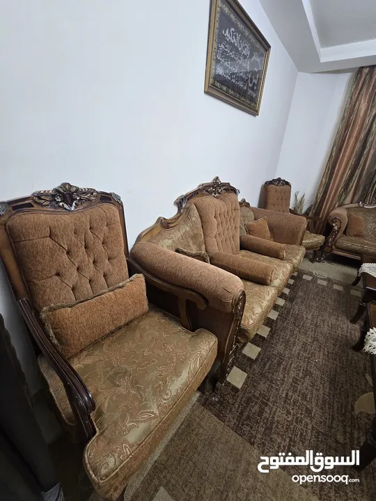 طقم كنب زان 14 مقعد بحالة ممتازة