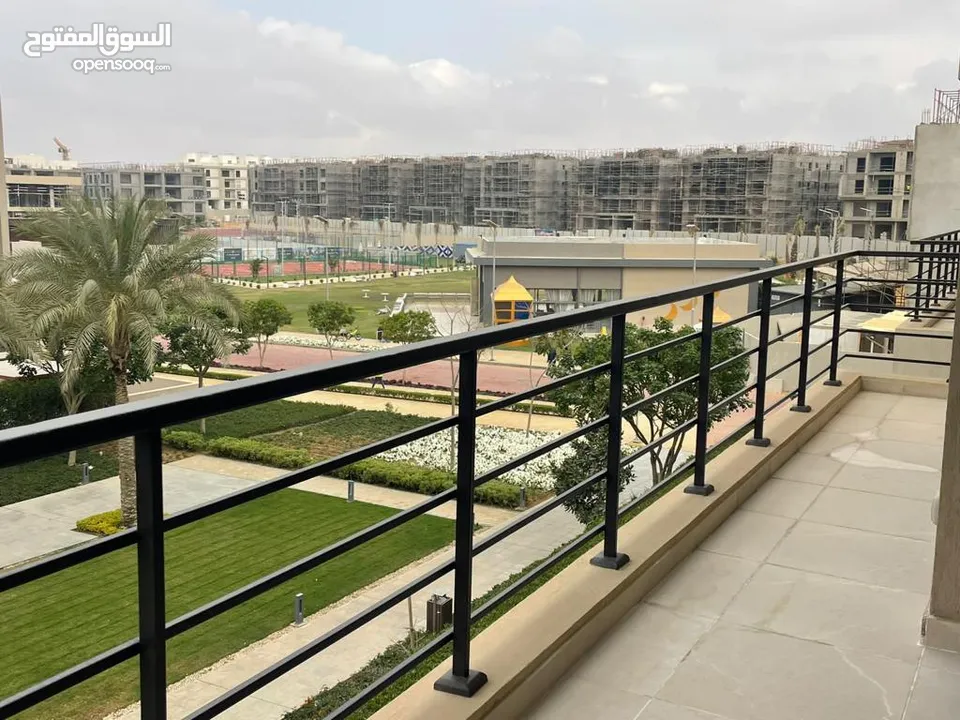 بالتقسيط على 8 سنين شقة بروف 121م مميزة  بكمبوند فيفث سكوير المراسم التجمع fifth square marasem