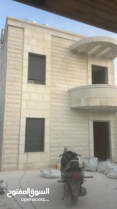 فرصه تتملك افخم فيلا بتصميم حديث والسعر لقطه وامكانيه الدفع مريحه جدا موجود كاش وتقسيط مريح جدا