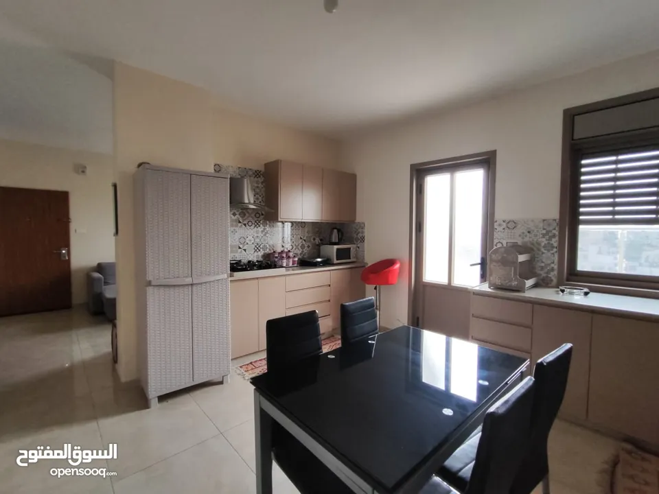 روف مفروش بإطلالة مميزة للإيجار – بيتونيا، دوار الفواكه