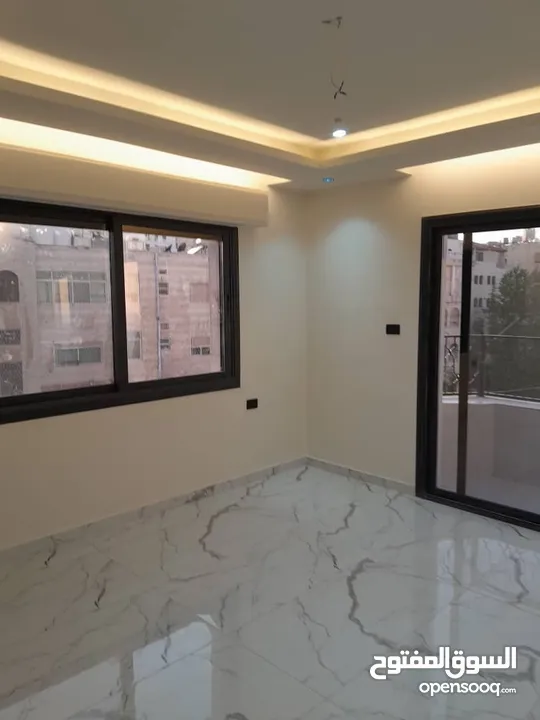 شقة مجددة بالكامل تطل على دوار البشيتي