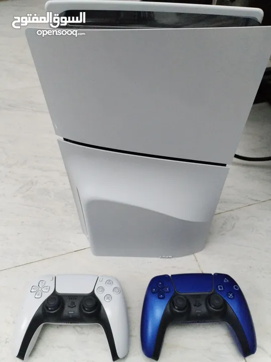 بلاستيشن 5 سلم ps5 slim مع مجموعة العاب وادين ثنتين اصليات ..................................