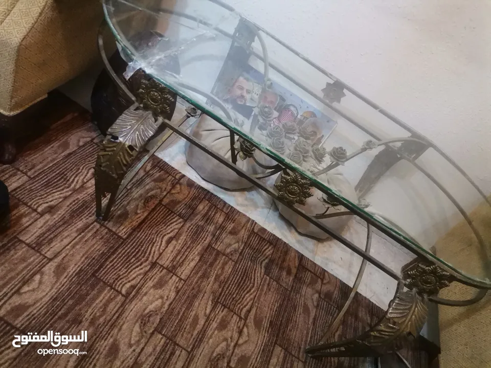 طاولة حديد