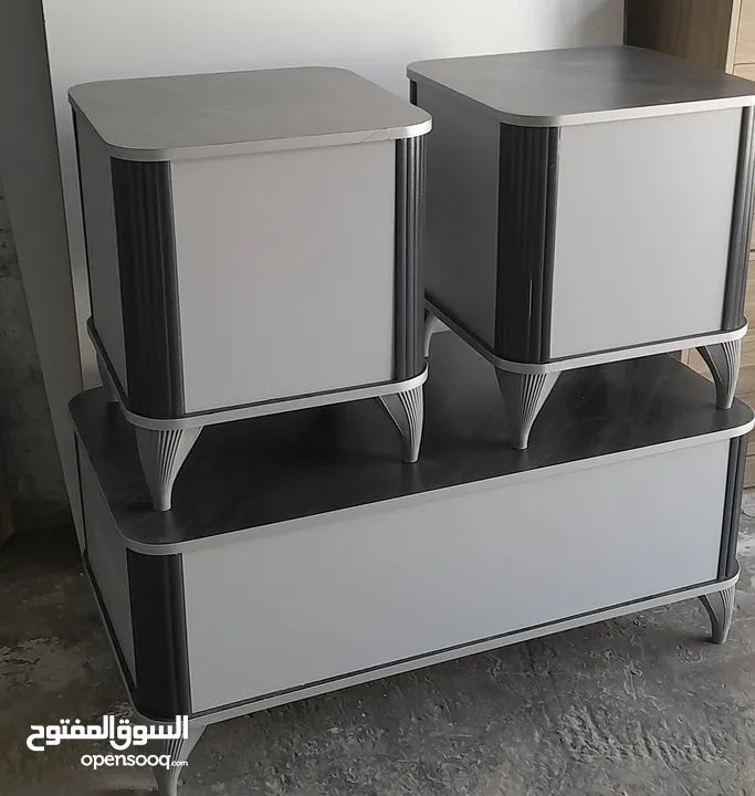 طاولات وسط جميع الوان مقاس حسب الطلب جودة عالية مكون من ثلاث قطع خشب ودهان