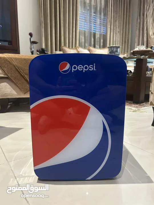 ثلاجة بيبسي صغيرة للتنقل