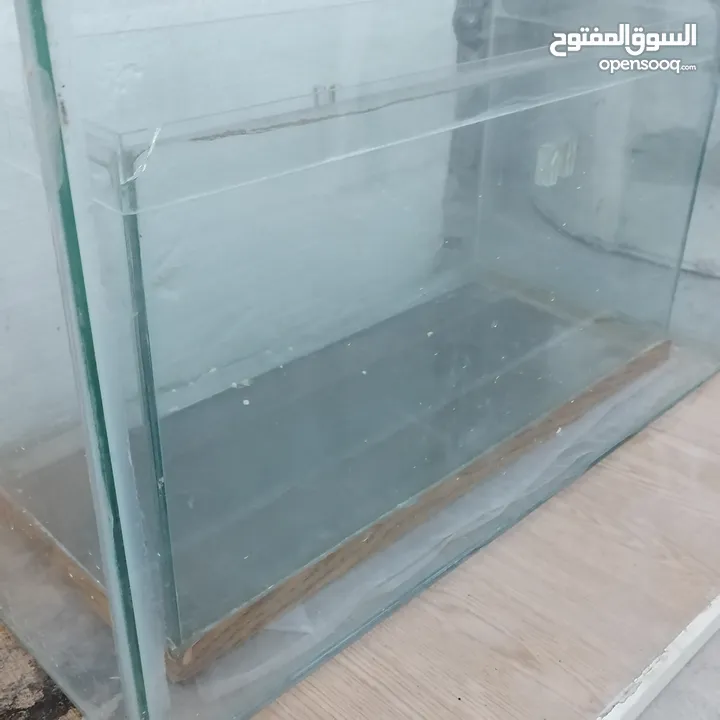 حوض سمك بمقاسات مختلفة