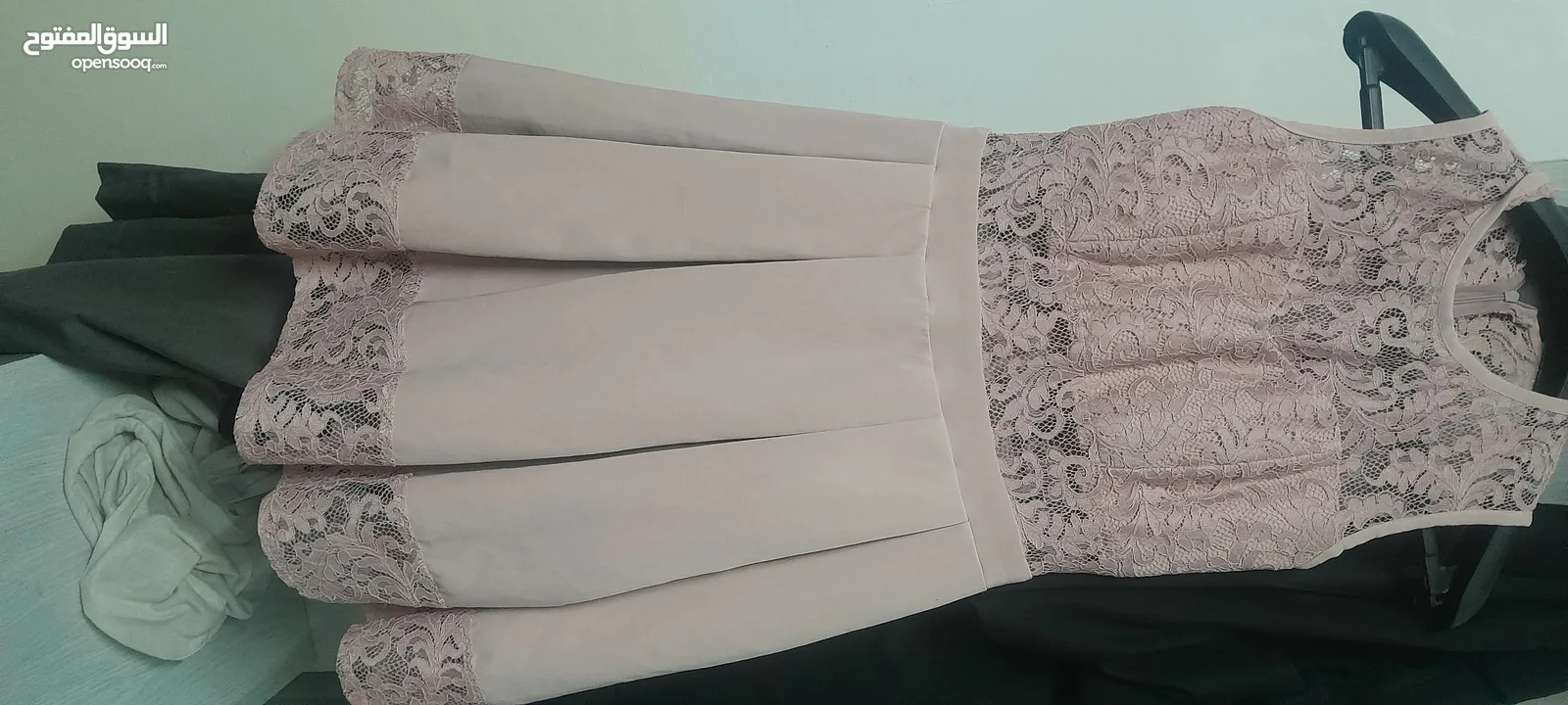 فستان دانتيل أنيق ماركة D&F بحالة ممتازة – مقاس 42