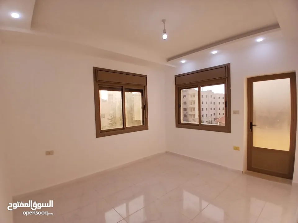 شقق سكنية للبيع لم تسكن اربد جنوب قصر العوادين بمساحة 125 متر  و100 متر وبأسعار مناسبة