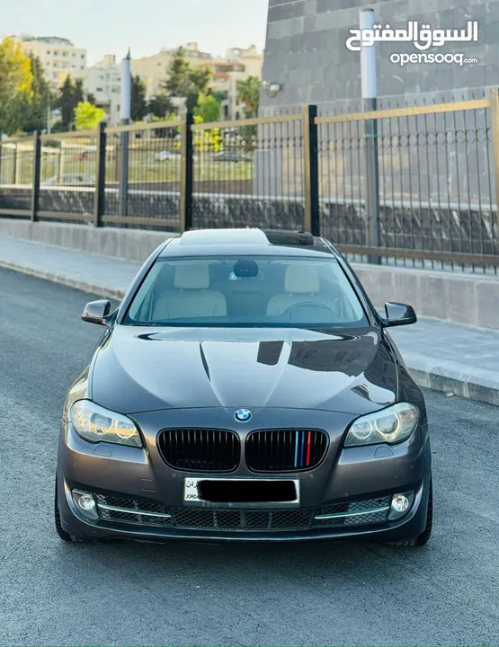 ‏‎سيارة BMW520i F10 لون نحاسي ميتالك فل الفل 2013 وارد الشركه تب نظافه