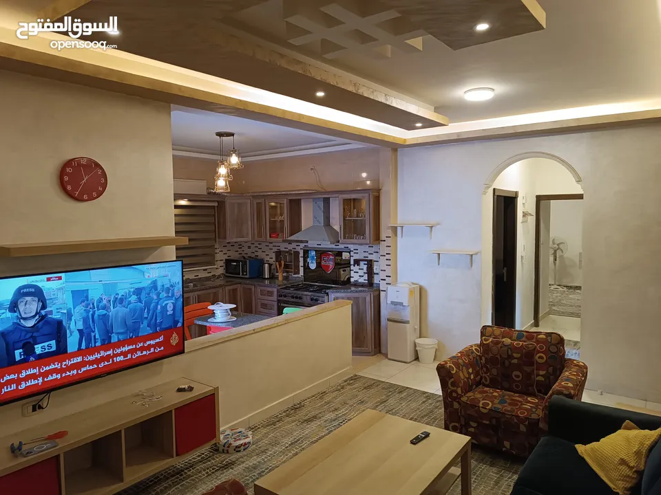شقة مفروشة ارضية فاخرة للايجار بالقرب من الجامعه الاردنيه و جامعة الاميرة سمية الجبيهة 4 من المالك م