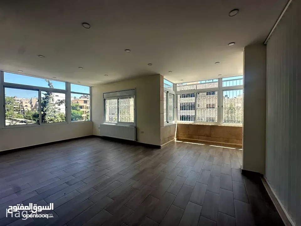 فيلا غير مفروشة للايجار في الصويفية  ( Property 38310 ) سنوي فقط