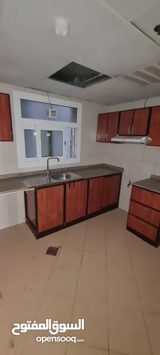 55,000 درهم سنويًا 3 غرف (إحداها ماستر) + صالة و3 حمامات بإطلالة بحرية خلّابة ، قريب من مخرج دبي