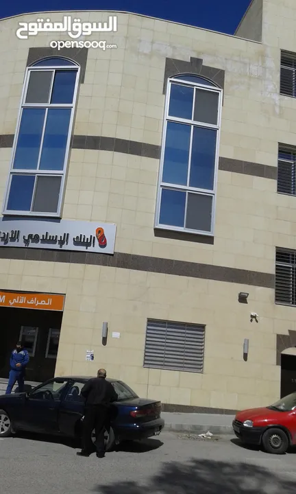 ثلاثة محلات تجارية للإيجار بدون خلو في موقع مميز في الزرقاء السوق التجاري قرب دوار معصوم شارع رئيسي