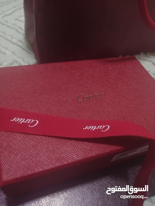 للبيع محفظة (كارد هولدر) من كارتيير جديدة اقل عن سعر السوق اصلية للبيع مع ضمان دبي مول Cartier