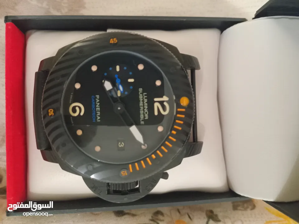 Panerai Luminor Submersible هي ساعة فاخرة وانيقة