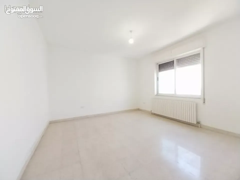 شقة للايجار في الدوار الرابع  ( Property 33512 ) سنوي فقط