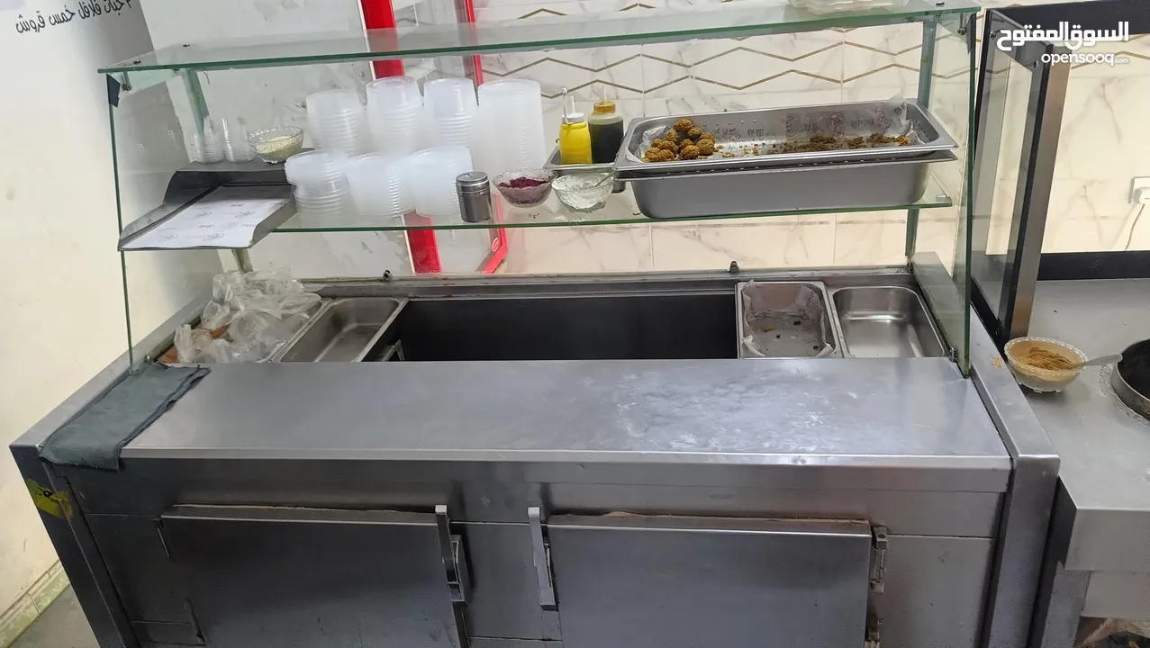 عده مطعم حمص فلافل للبيع  كامله