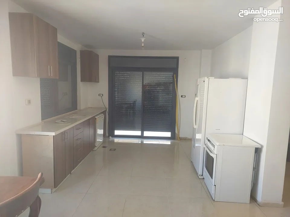 شقه في البيره قرب شارع القدس
