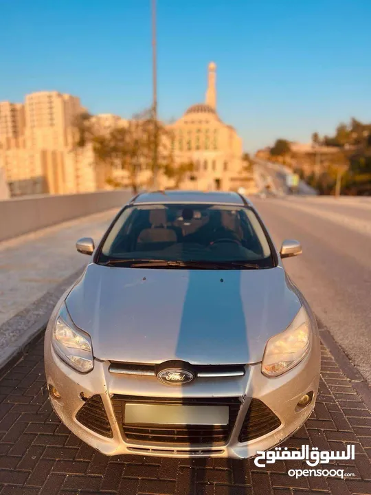 فورد فوكس 2015 فل إضافات للبيع  1600 بنزين